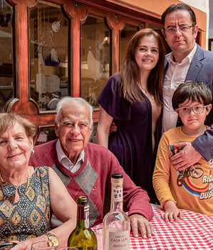 Laura Ruíz, Sebastián Urbán, Ángeles Fernández, Gerardo Urbán y Gerardo Velazco