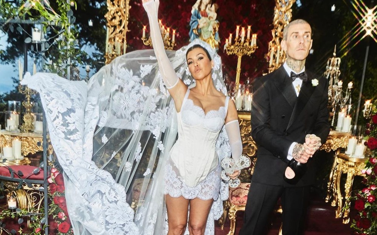 Kourtney Kardashian y su controversial vestido de novia (Foto: Instagram)