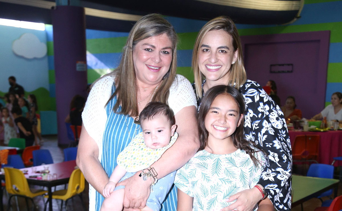 Nora, Charo, Diego y María