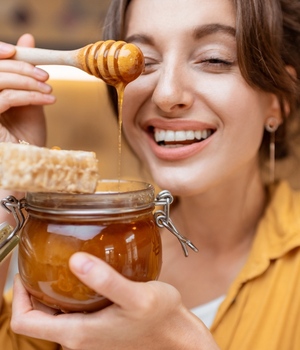 Cómo preparar la mascarilla de miel para aclarar axilas y piel (Foto: Getty Images)