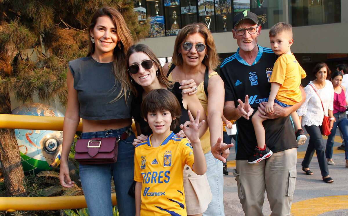 Daniela Tijerina de Canavati, Verónica Nocheta, Patricia Palomeque, Edgardo Barebes, Agustín Guzmán y Mateo Guzmán