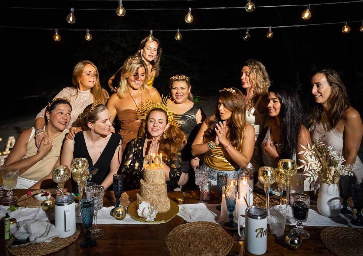 LILY PIERCE PIDIENDO UN DESEO JUNTO A SUS MEJORES AMIGAS