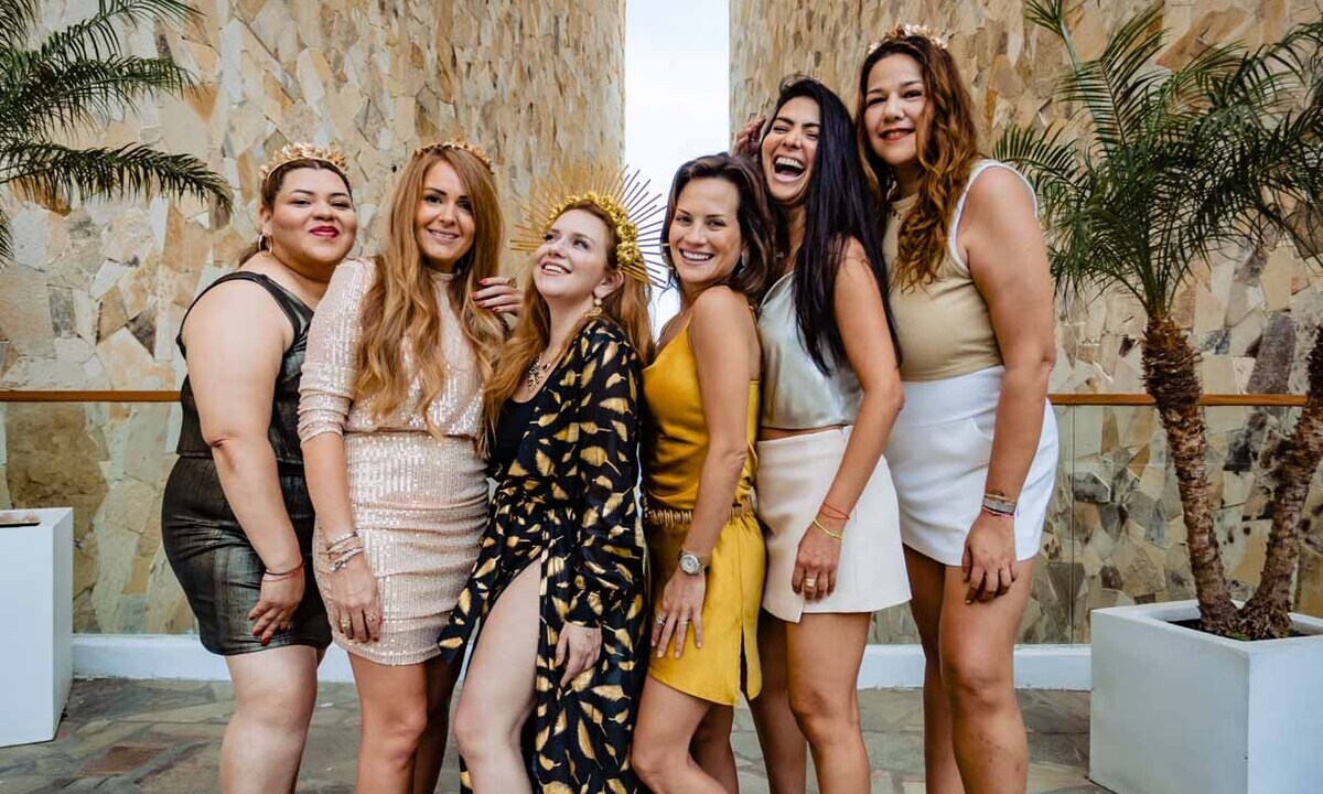 LILY PIERCE Y SUS MEJORES AMIGAS