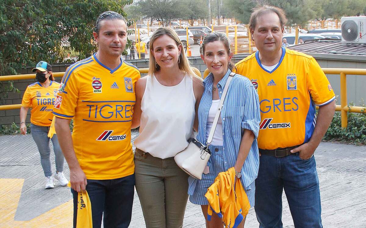 Pedro Arce, Alejandra Lara de Arce, Andrea Escamilla de Cruz y Federico Cruz