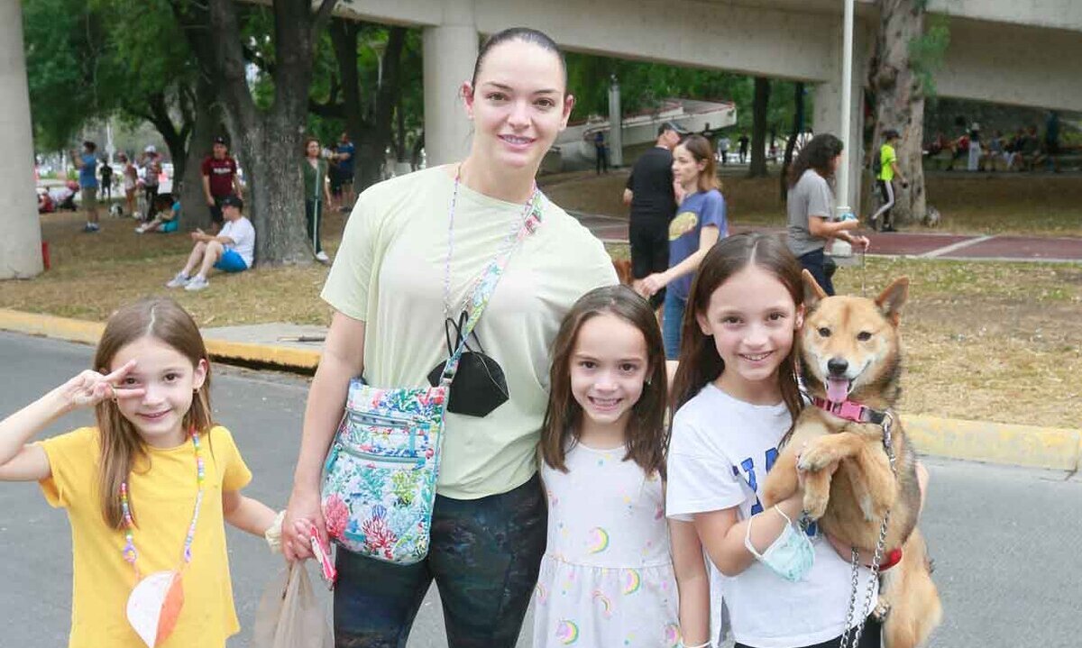 Valentina Páez, Cordelia Treviño de Páez, Fernanda Páez y Cordelia Páez