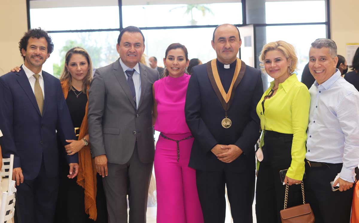 Homero Treviño, Brenda Leal, Roberto Solís, Janet Robles, Gustavo Solís, Rossy de Corona y Jorge Corona  / Fotos: Dennis Hernández
