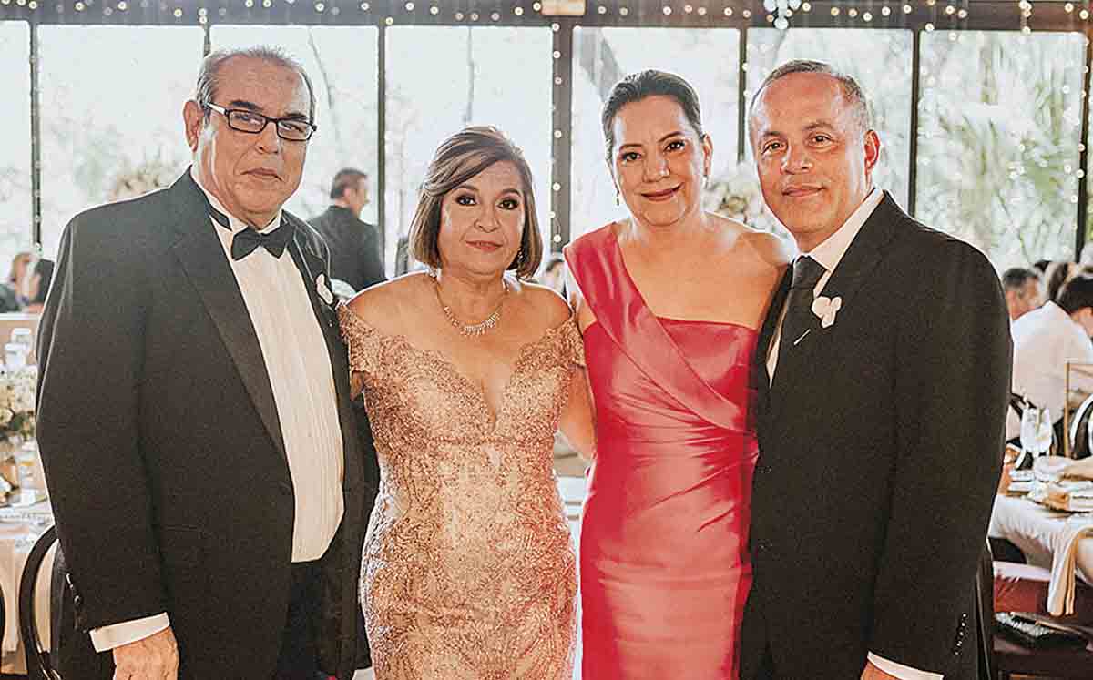 Padres del novio. Antonio Huerta y Sandra Rincón Padres de la novia. Marina Trejo y Javier Gamboa / Fotos: Marcela Rendón