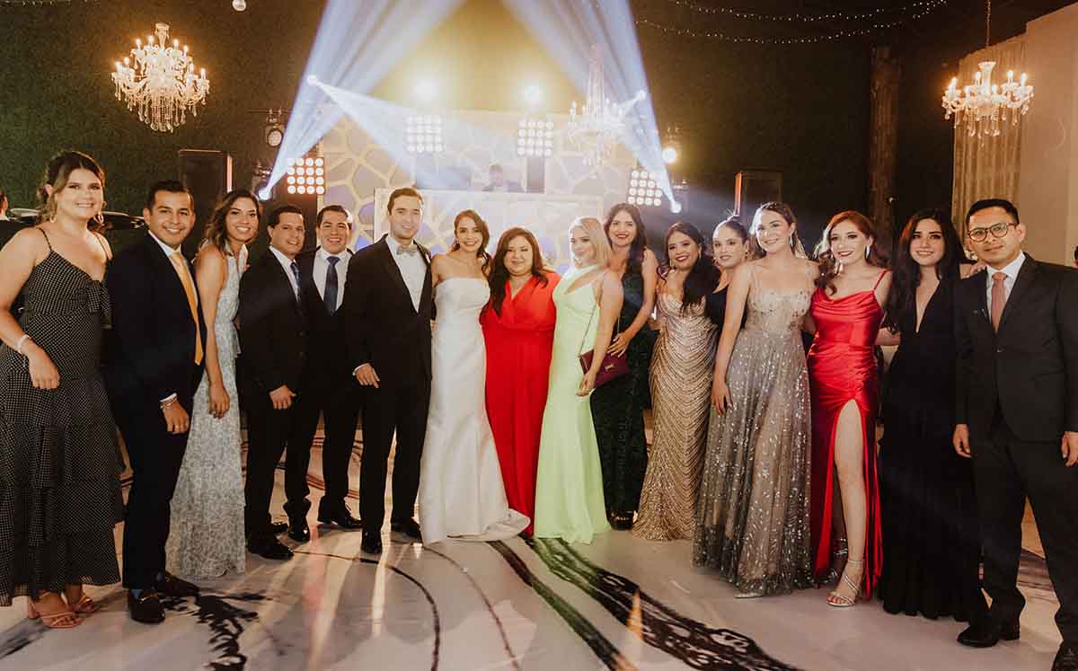 Los novios con sus invitados / Fotos: Marcela Rendón