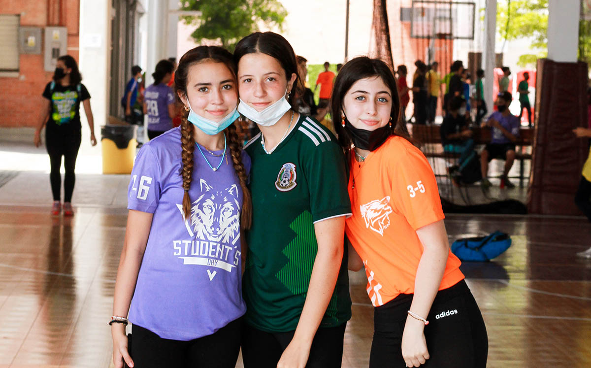 Kamila Martínez, Mariana Holguera y Michelle Dávila / Foto: José Chang