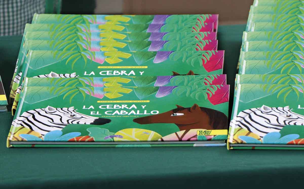 Libro La Cebra y El Caballo  / Fotos: Dennis Hernández