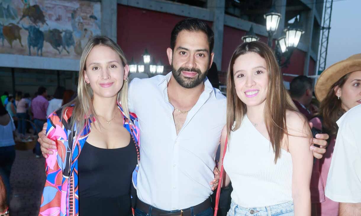 Jaquelin Guajardo, Andrea Medellin y Alejandro Rendón