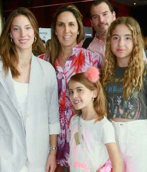 María Páez, Maca Ramírez de Páez, Paulina Páez, Nicole Bremer y Pablo Páez. Fotos: Omar Valdez