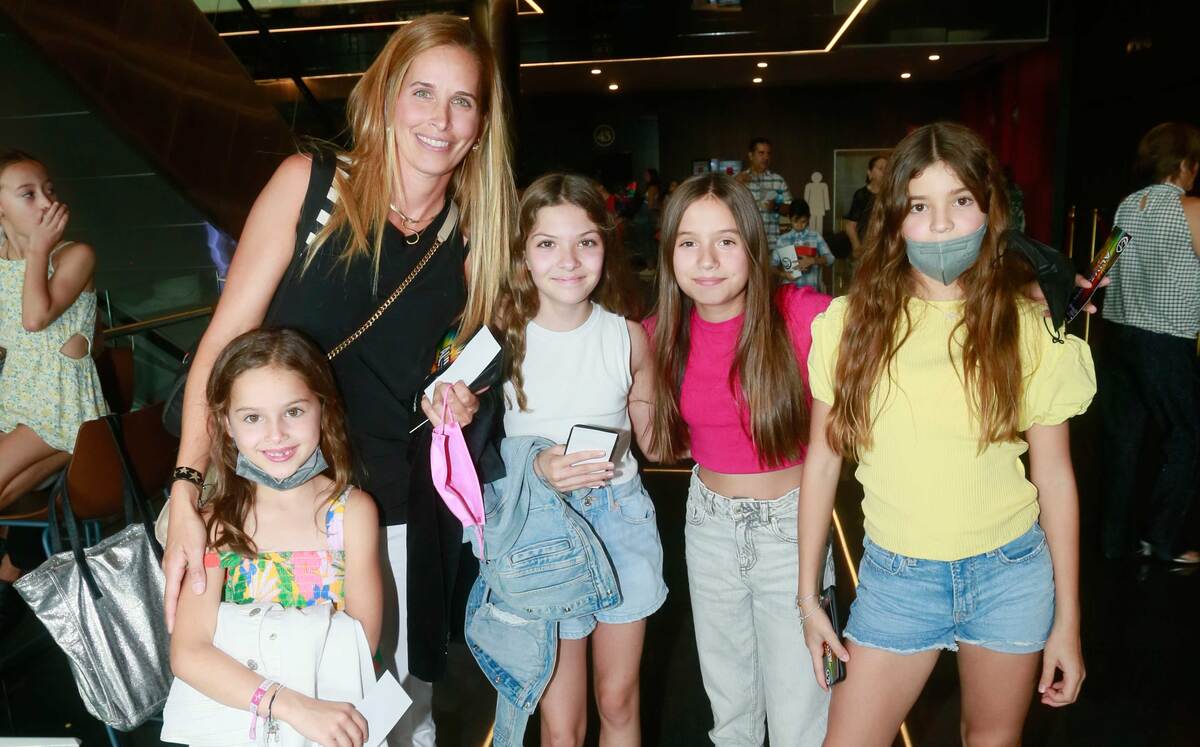 Sofía Zambrano, Fabiana Barceló, Pamela Buenrroso, Roby Garza y Clarissa Treviño