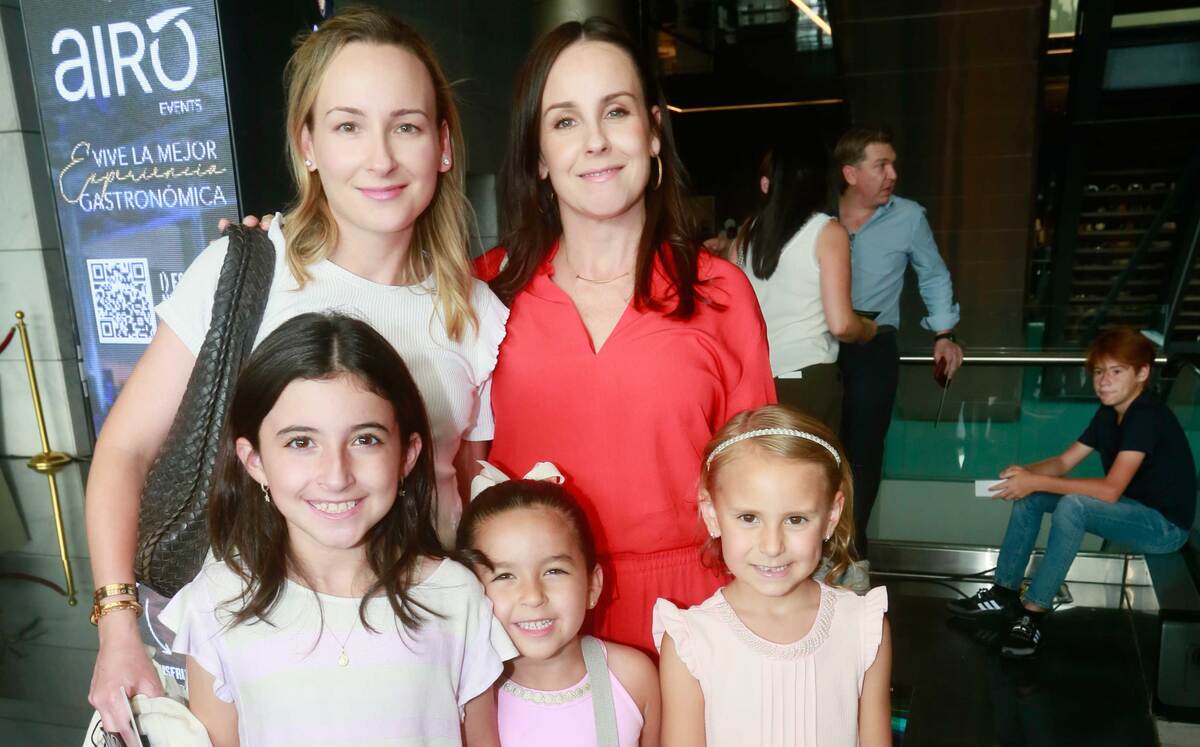 Valeria Garza de Llaguno, Luisina Garza de Pérez, Vale Llaguno, Cata Llaguno y Mariana Navarro