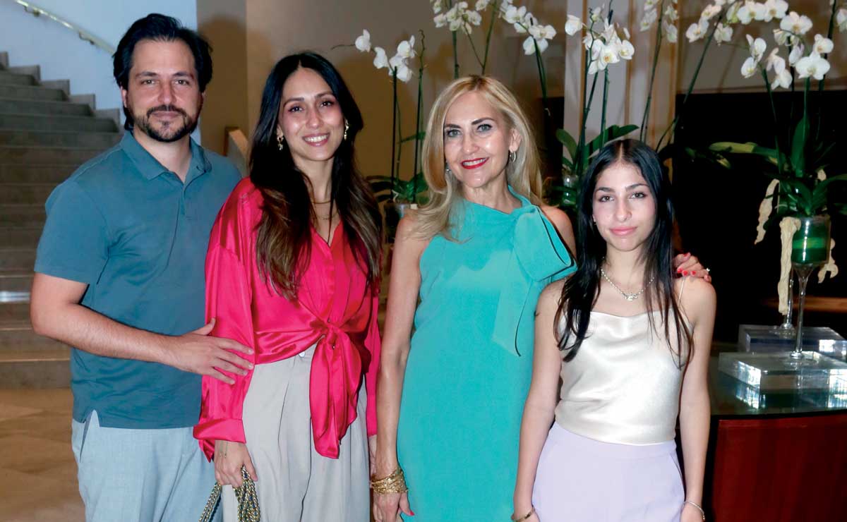 Viviano Villarreal, Romina Robles, Mónica Buerón de Villarreal y Vanessa Martínez / Fotos: Omar Valdez