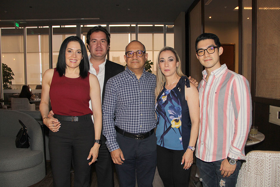América Guinart, Álvaro Favier, César González, Mariana Chong y César González.
