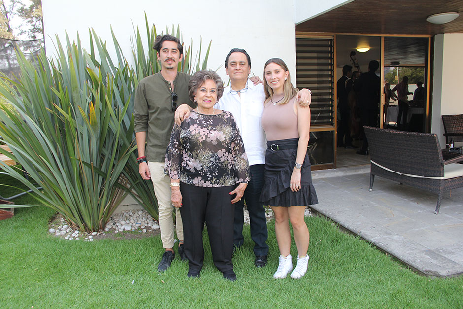José Luis Medina, Silvia Godínez Ponce, Jose Luis Medina y Sofia Medina