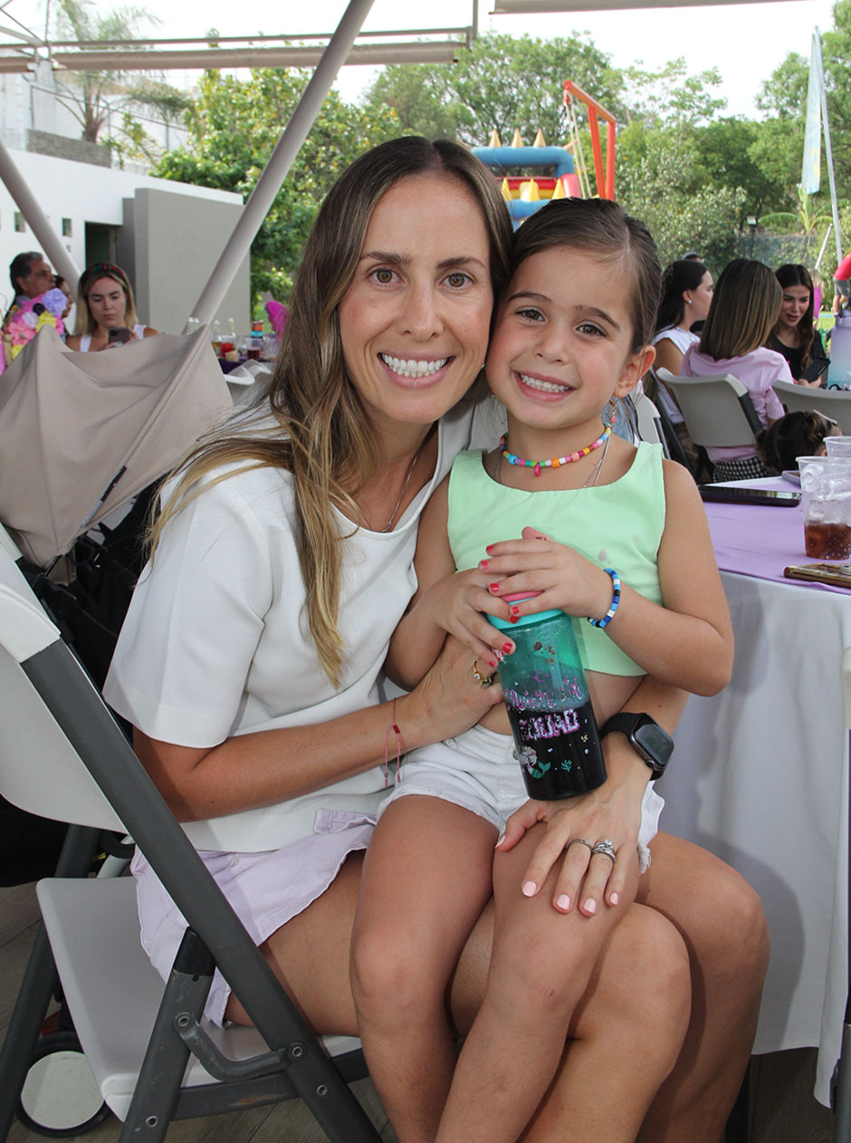 Lorenza Gonzalez Guerra y Lorenza Valdivia.