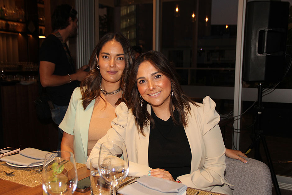 Nayeli Rivera y Nelly Esquivias.