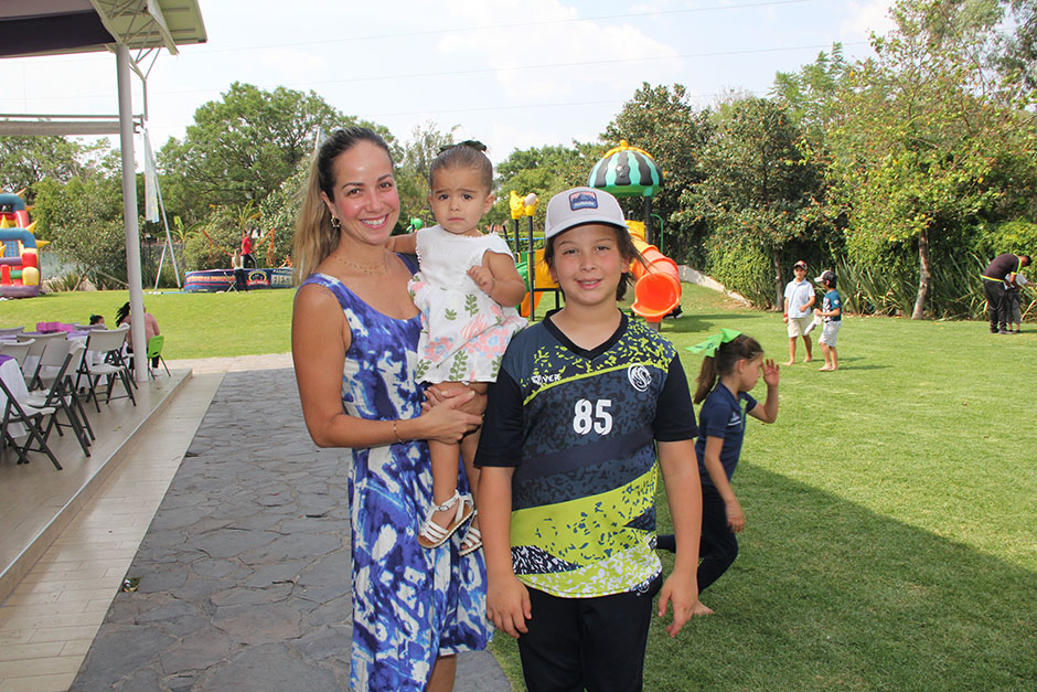 Sofía Vuilleumier, Loretta Gómez y Alfredo Gómez.