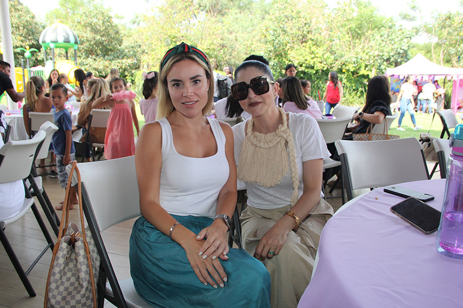 Vanessa Besson y Claudia Padilla.