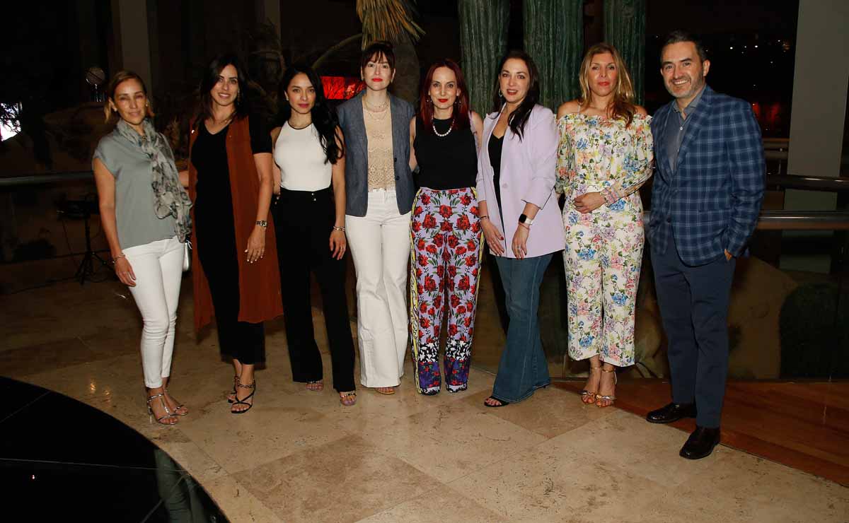 Graciela Maldonado, Magda Hernández, Xiomara Montalvo, Gaby Espinosa, Mónica García de Moyeda, Gaby Amparan, Mónica Ferrer y Jesús Guajardo