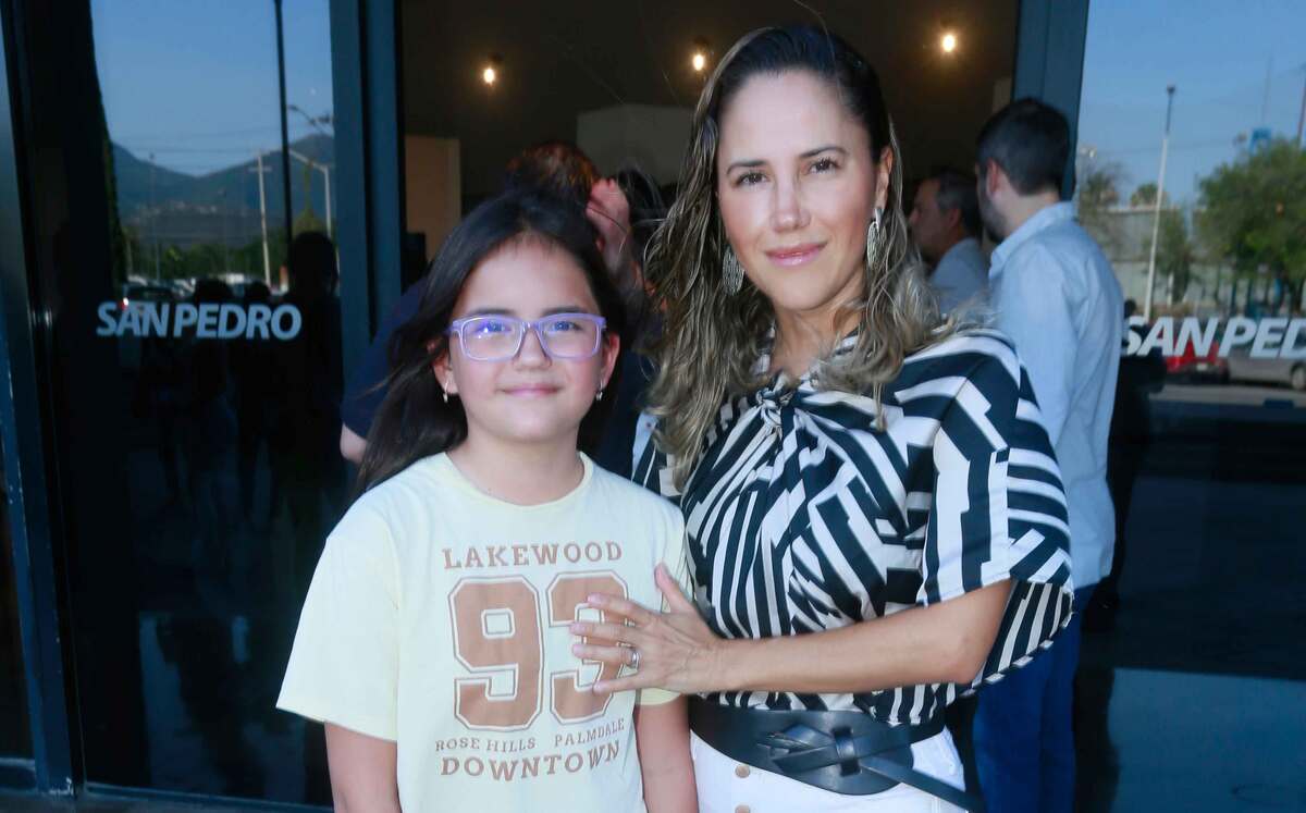Laia Cázares Y Olaya Guajardo De Cázares