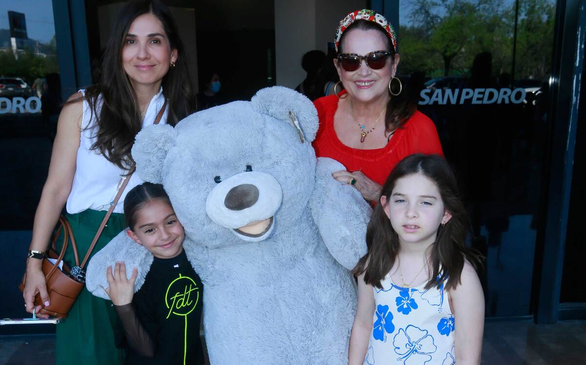 Lucía Todd, Ana Regina Cienfuegos, Elvira Lozano de Todd y Eva Cienfuegos