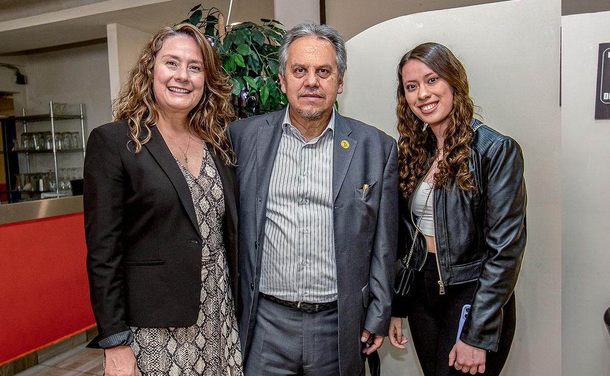 Adriana González, Carlos Macedo y María Macedo