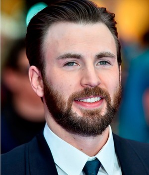 Chris Evans confiesa si saldría con Shakira en entrevista (Foto: Instagram)