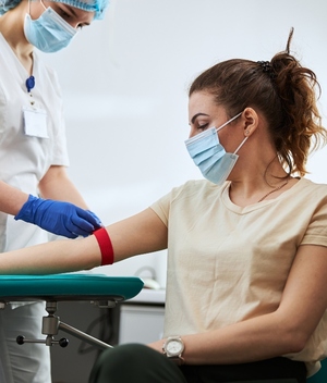 ¿Se puede donar sangre si se tuvo Covid-19? (Foto: Getty Images)