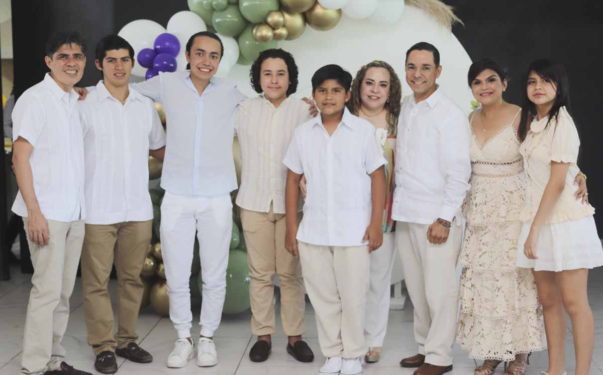 Iker Pérez con sus Invitados / Fotos: Dennis Hernández