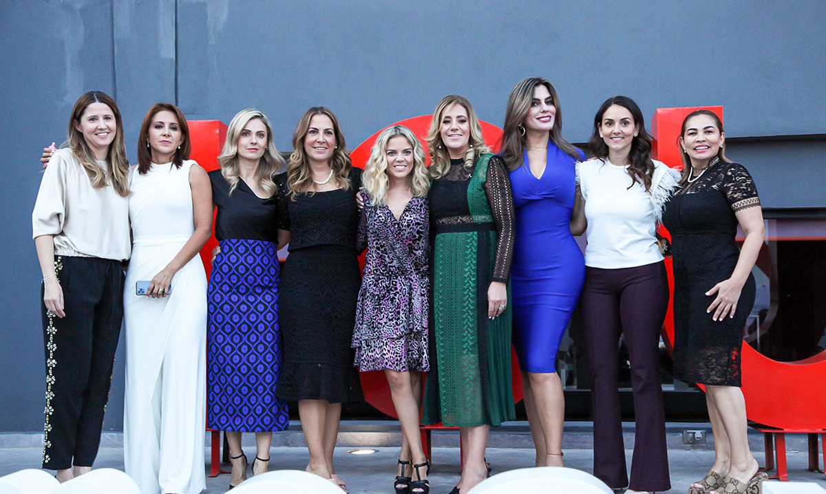 Paulina Vázquez, Paty Vázquez, Lore Aizpuru, Lore Manautou, Paola Elizondo, María de Lourdes Montaño, Nieves Corro, Elisa Colina y Antonia Soberanis