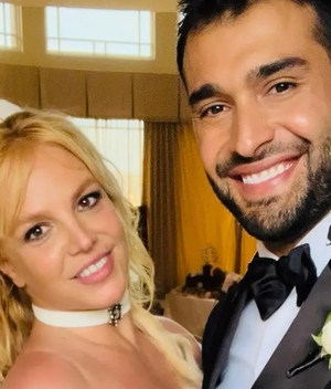 Britney Spears y el vestido de novia Versace en su boda con Sam Asghari (Foto: Instagram)