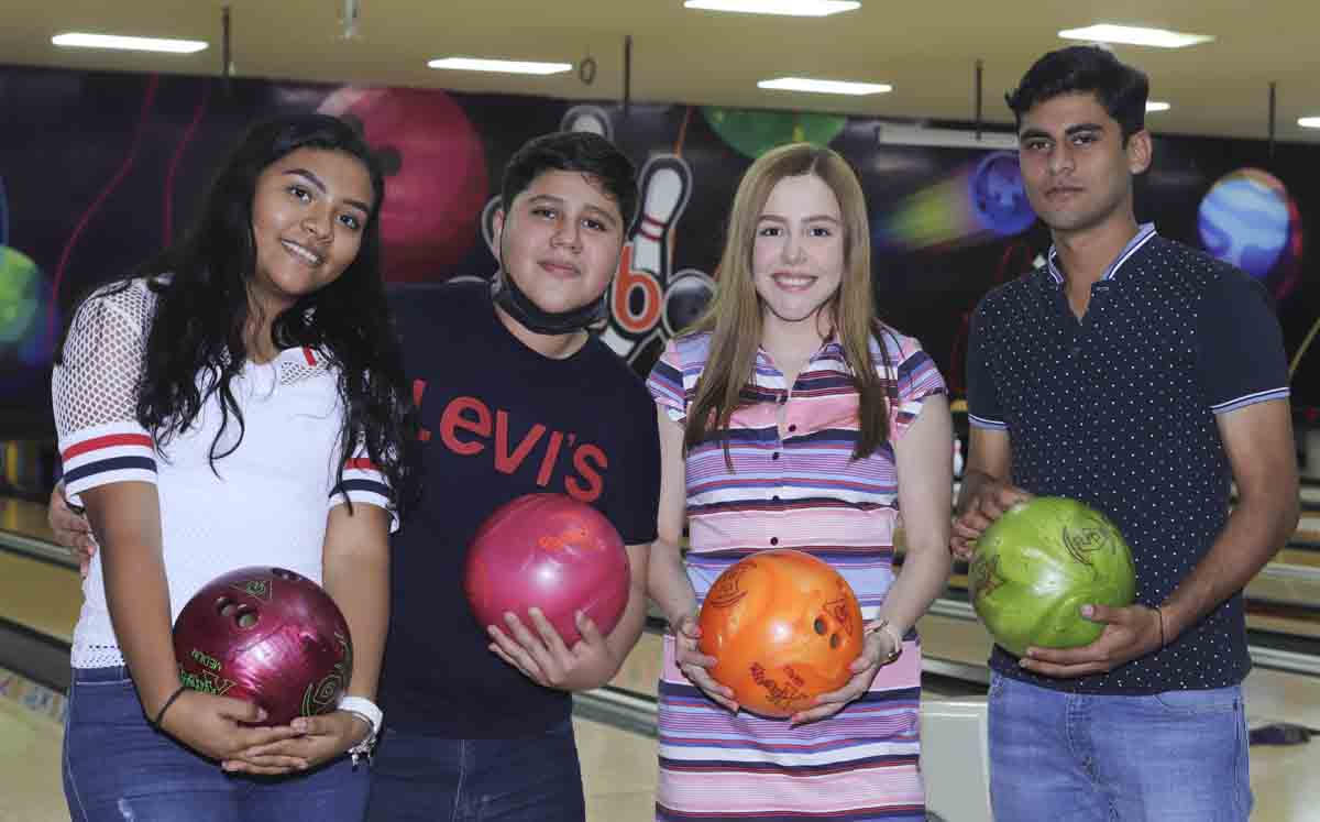 Allison Pérez, Víctor Pérez, Jaqueline Pérez y Giovanny Rubio / Fotos: Dennis Hernández