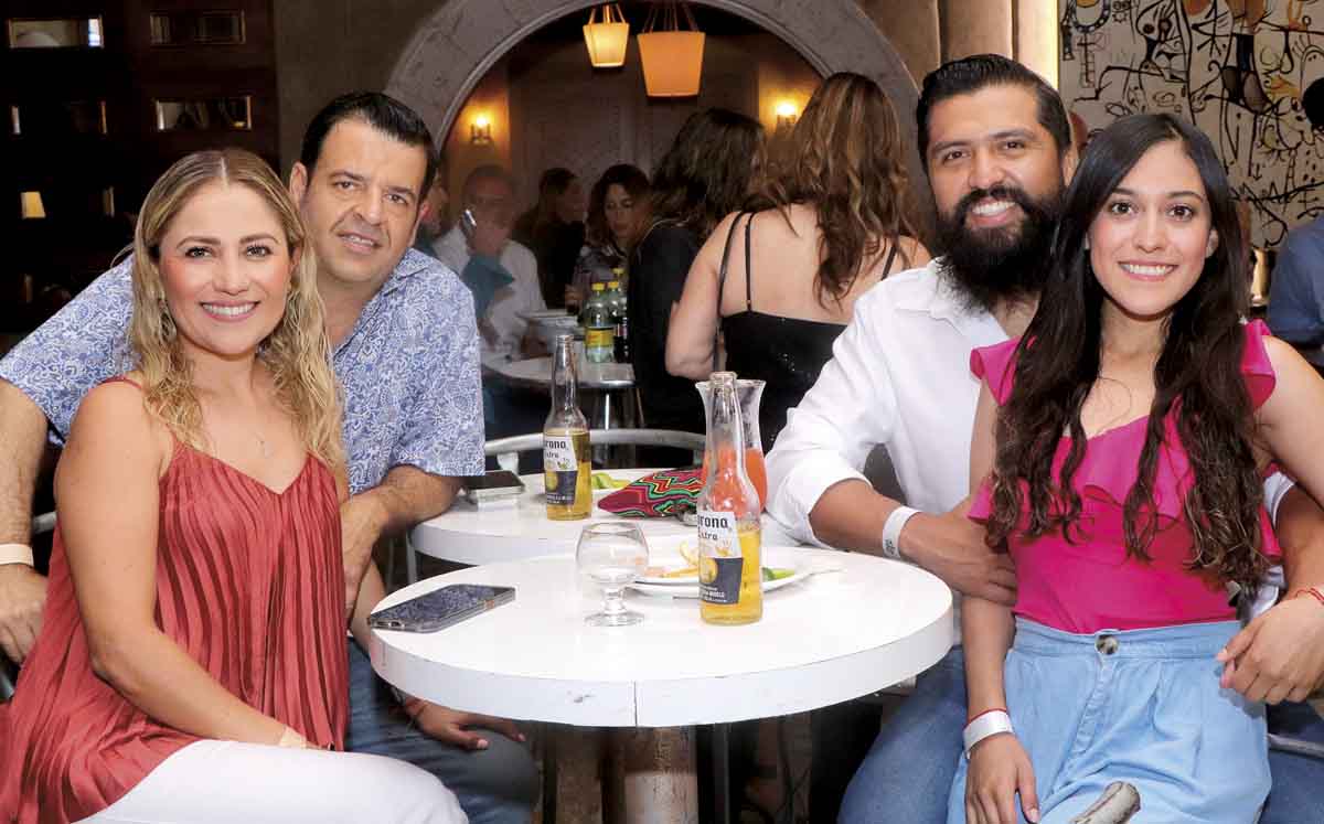 Karina de Elizondo, Jorge Elizondo, Filiberto Martínez y Dulce Jiménez / Fotos: Dennis Hernández