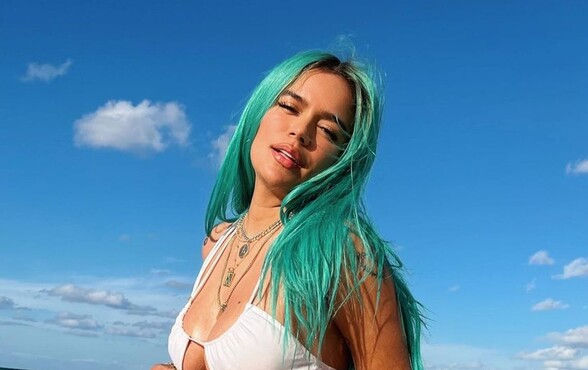 Karol G: Cinco bikinis que demuestran que es la reina del verano. (Foto: Instagram).