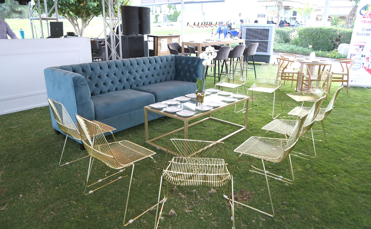 Se colocaron mesas y salas lounge