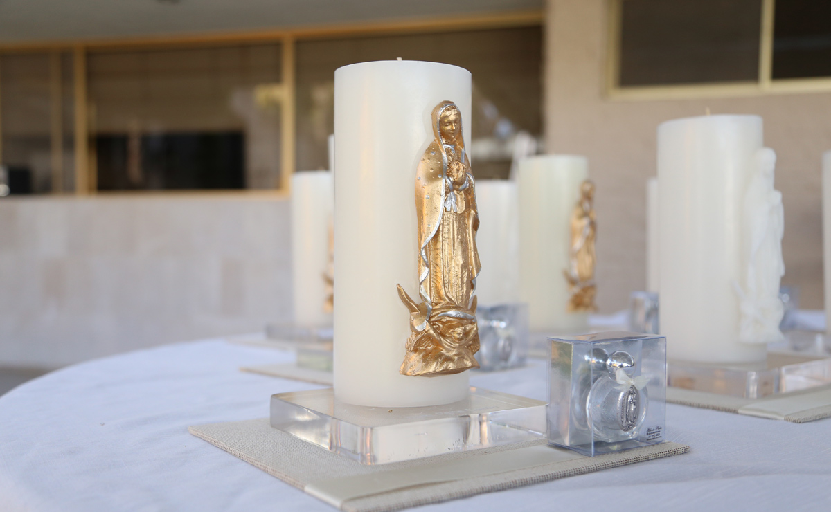 Velas con la imagen de la Virgen de Guadalupe