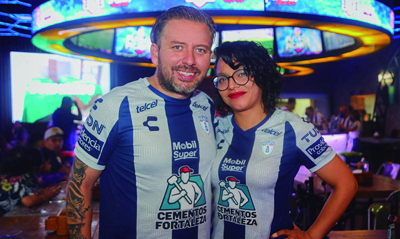 Samuel Gonzáles y Naomi Laturdo