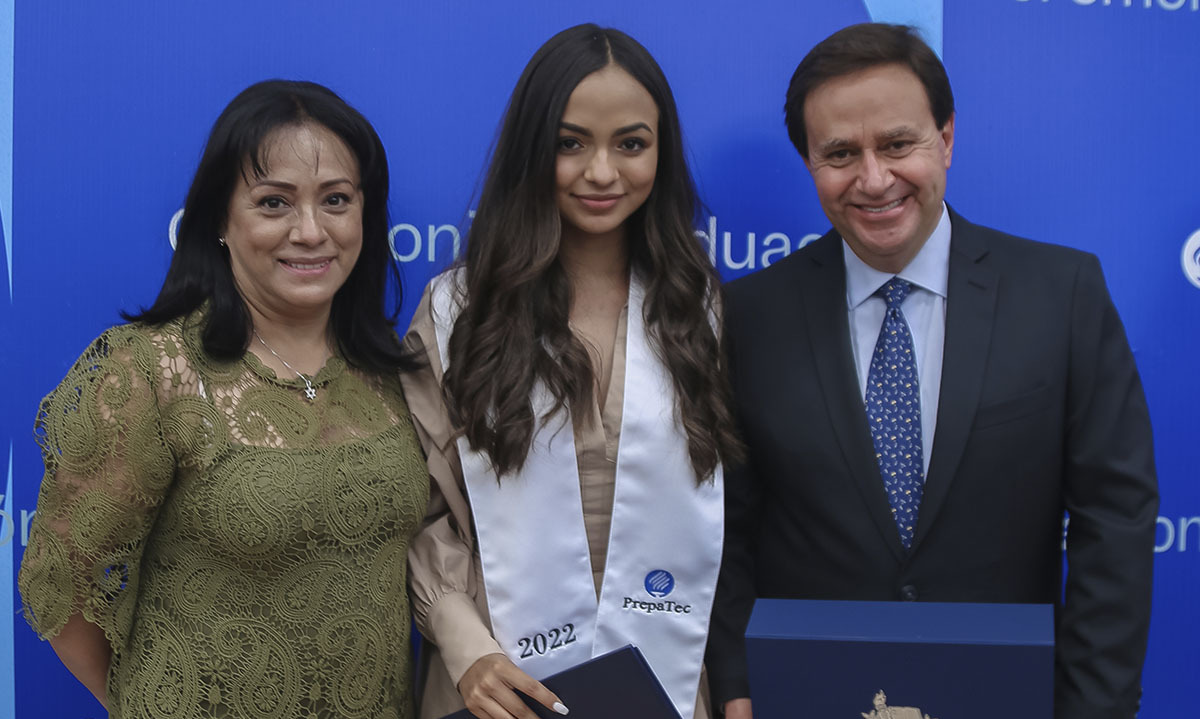 Bertha Godínez, Majo Hernández y Ángel Bonfil