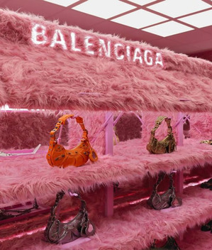 Balenciaga Pop Up Store (Vía: Instagram @balenciaga)