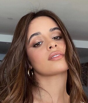 Camila Cabello cambia de look y se vuelve rubia. (Foto: Instagram).