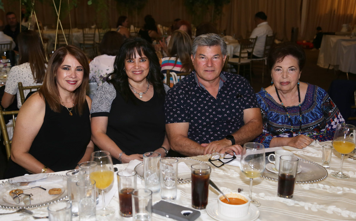 Ana Isabel, Marcela, Javier y Rosa Alicia