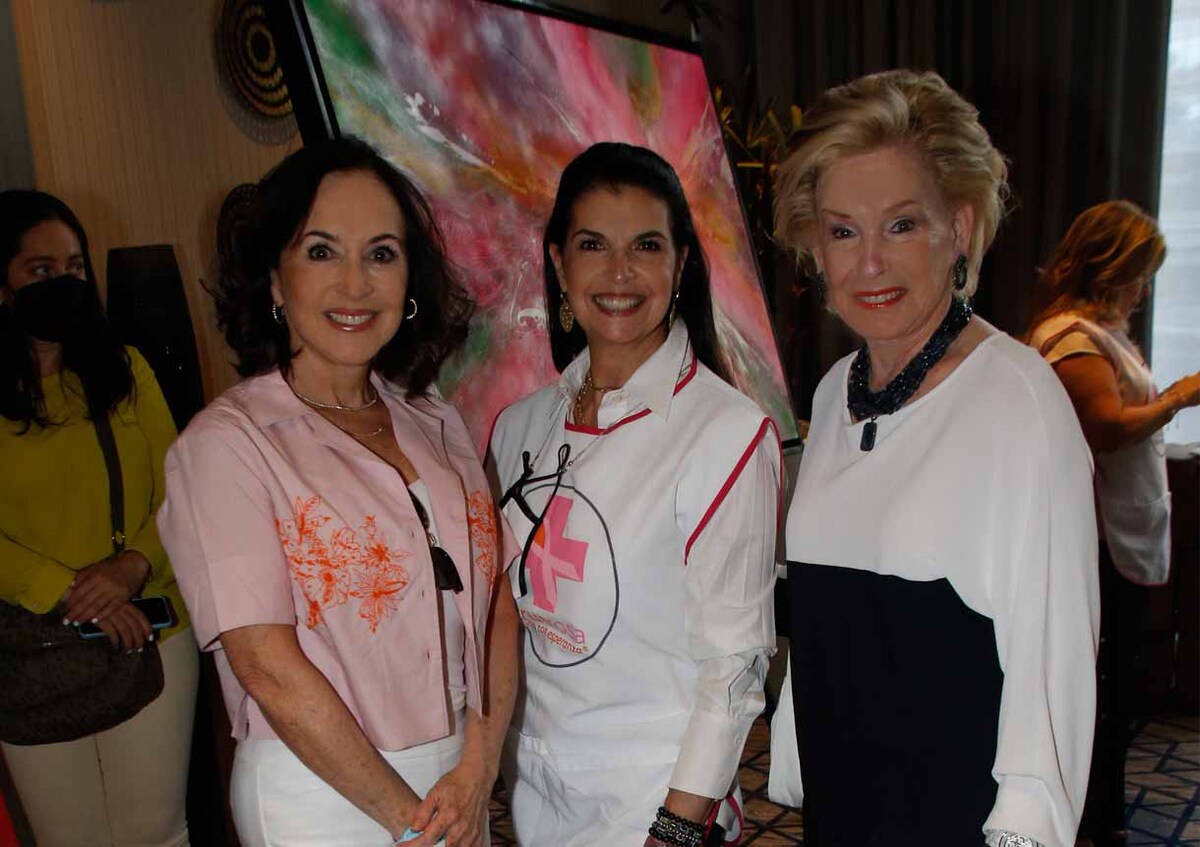 Celina Chapa,  Janet Schwarz de Wapinski y Betty Schwarz