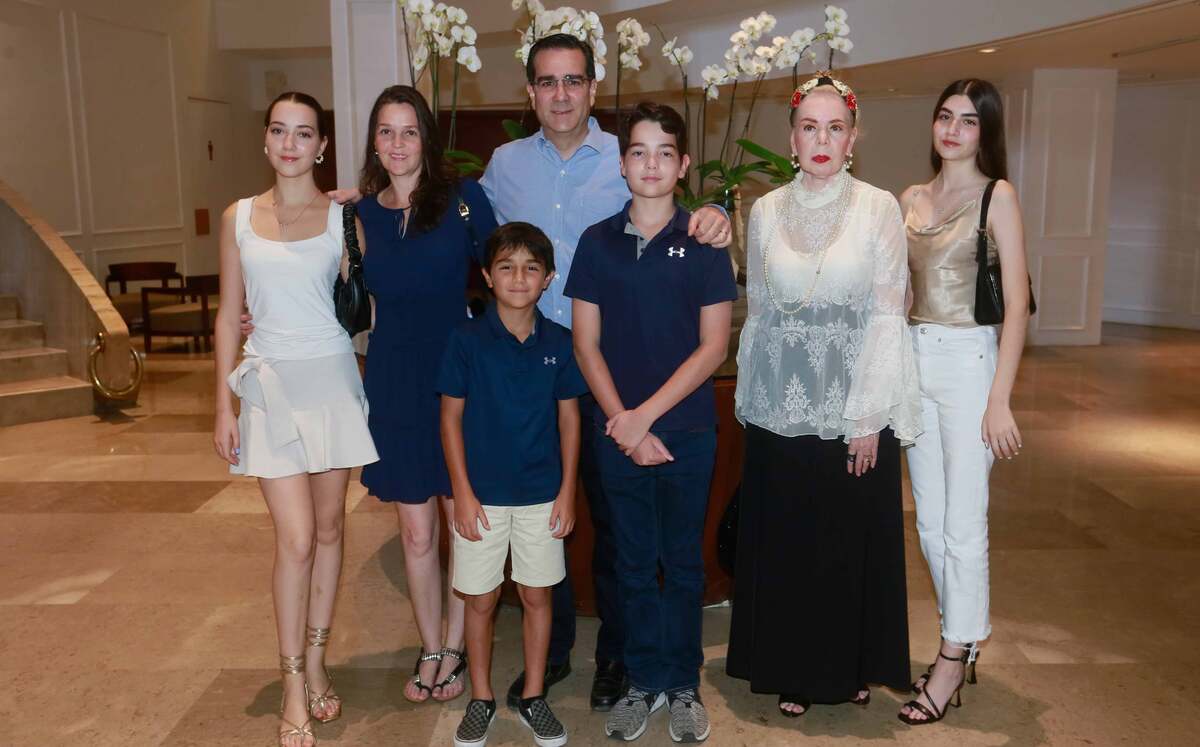 Cordelia Orozco, Cordelia de Orozco, Noel Orozco, Pablo Orozco, Noel Orozco, Consuelo González y Sofía Orozco