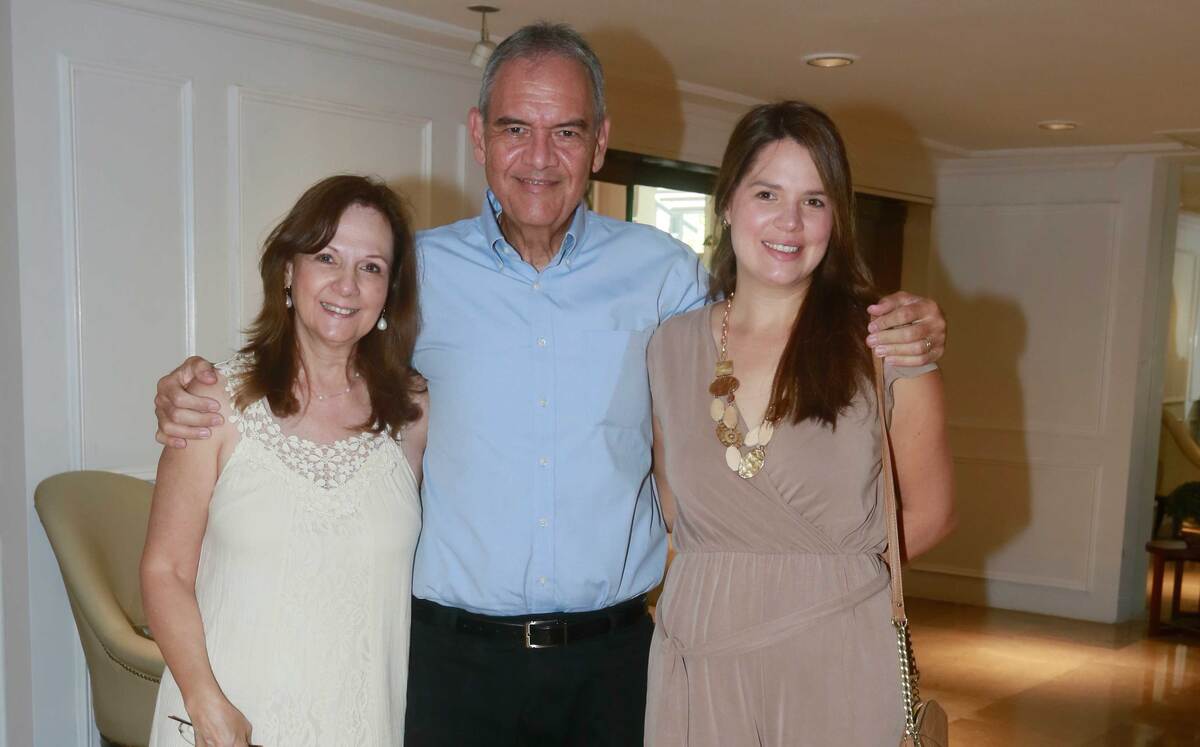 Genoveva Saldaña de López, Francisco López y Gabriela López
