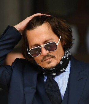 Johnny Depp cambia de look: Así se ve sin bigote y barba. (Foto: Instagram).