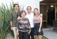 José Luis Medina, Silvia Godínez Ponce, Jose Luis Medina y Sofia Medina