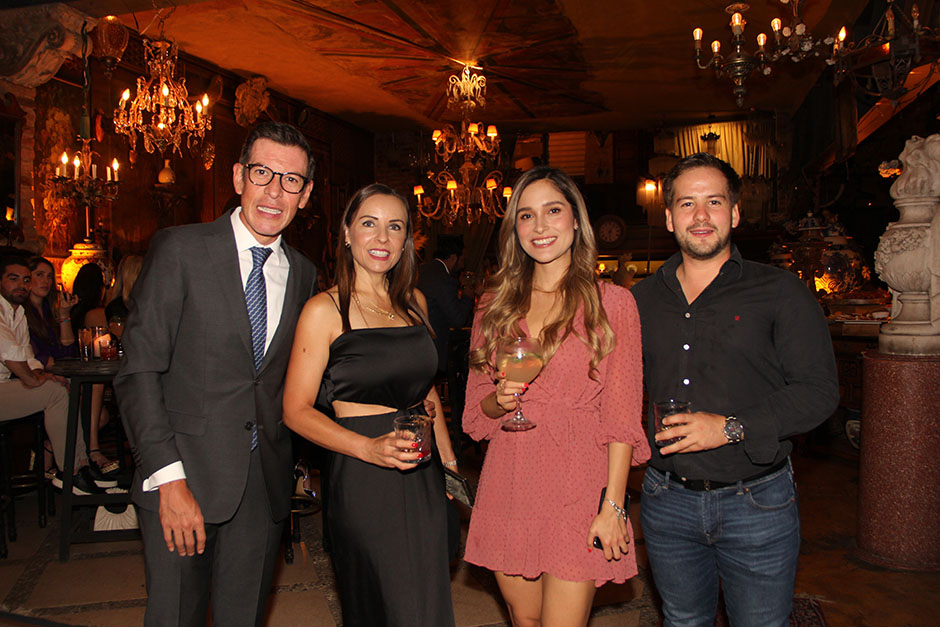 Miguel Castro, Patricia de Castro, Karla Colín y Diego Esquivias